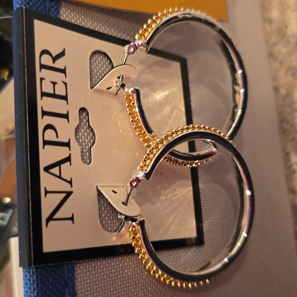 NAPIER/MONET FASHION JEWELRY GOLDTONE DANGLE & SILVERTONE HOOPS EARRINGS BUNDLE - Picture 5 of 11